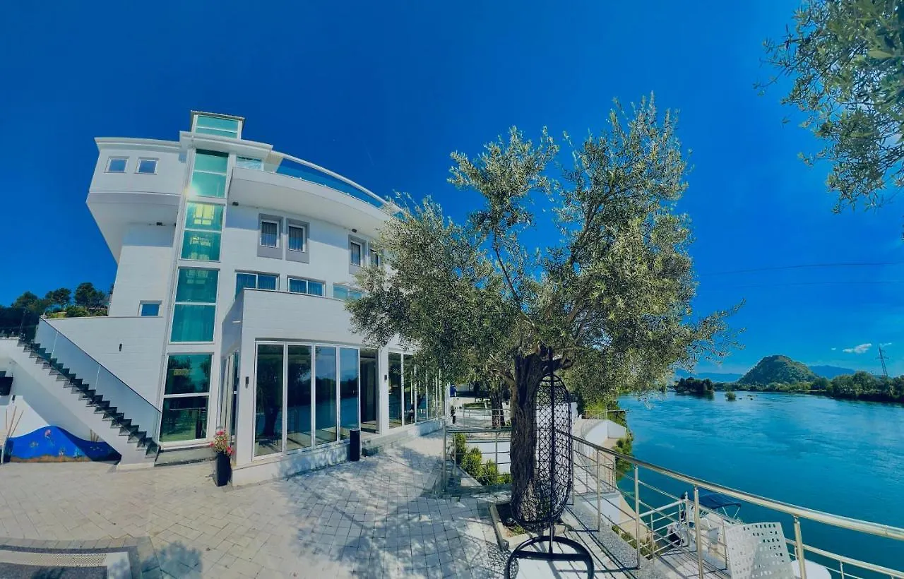Resort Principe Del Lago Canaj